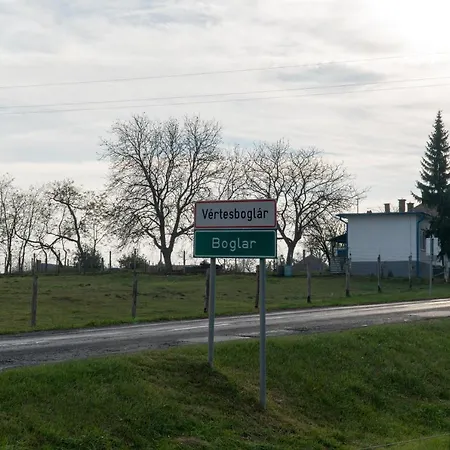 Kun Pista Vendeghaz 3* Vertesboglar